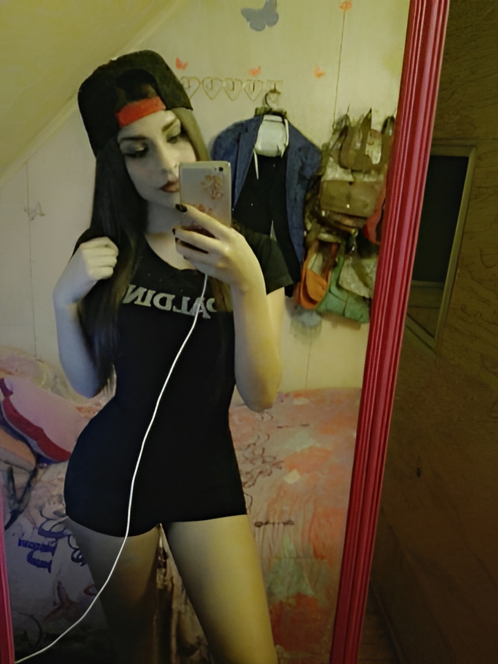 Рената привлекательная девушка из Волжского цена от 10000 руб